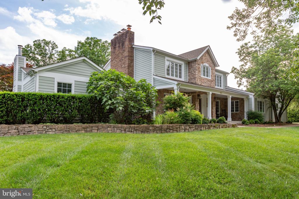 312 INGLESIDE DRIVE