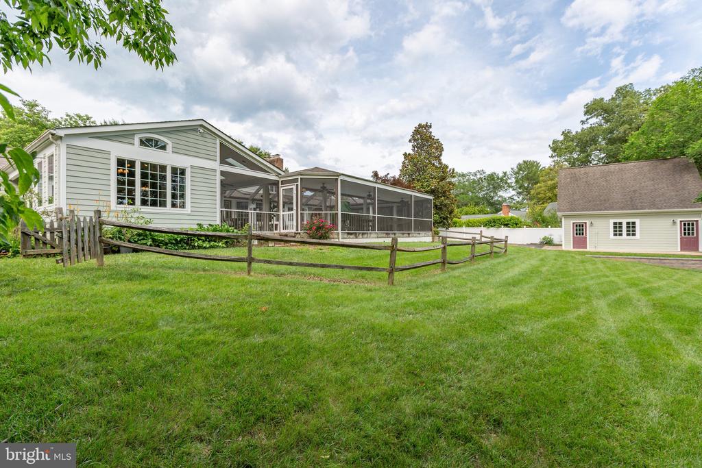 312 INGLESIDE DRIVE