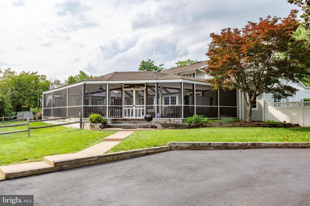 312 INGLESIDE DRIVE