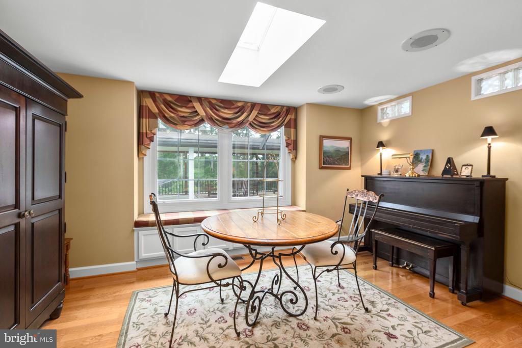 312 INGLESIDE DRIVE