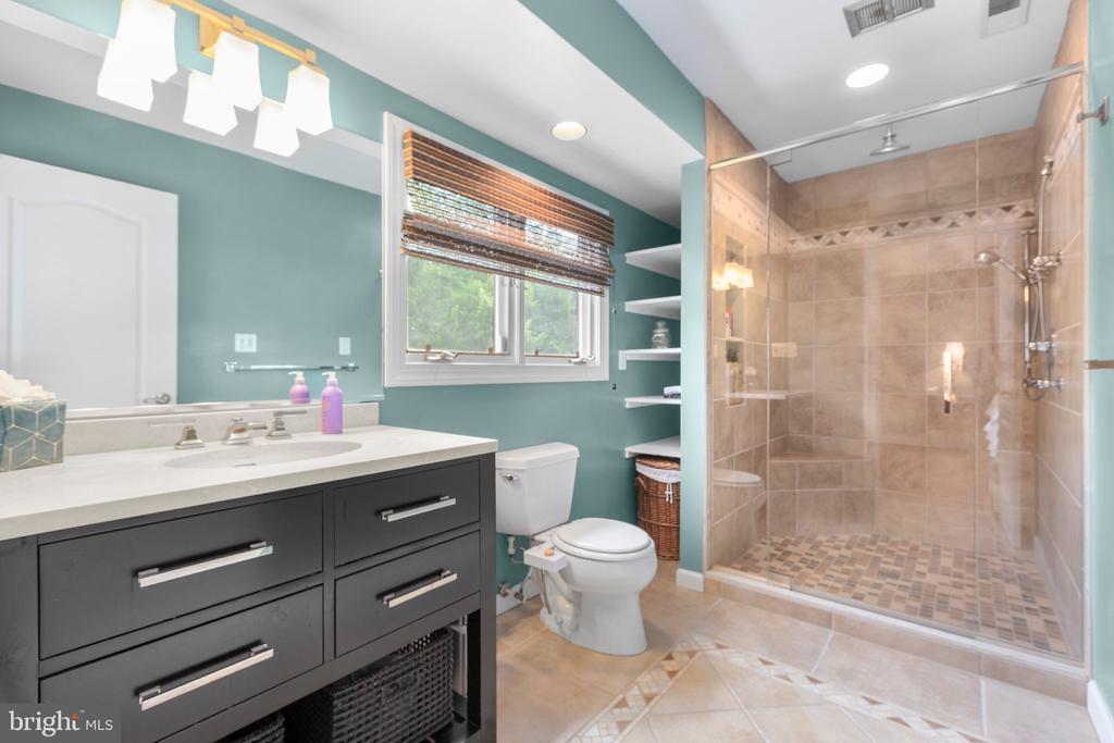 312 INGLESIDE DRIVE