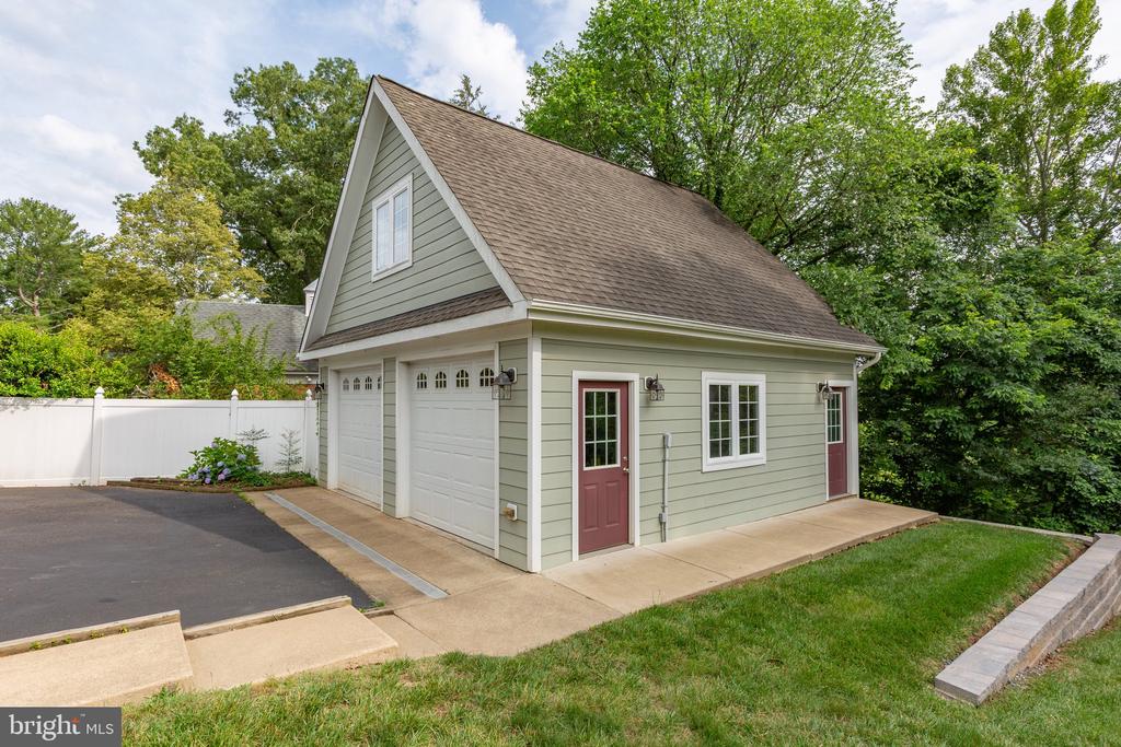 312 INGLESIDE DRIVE
