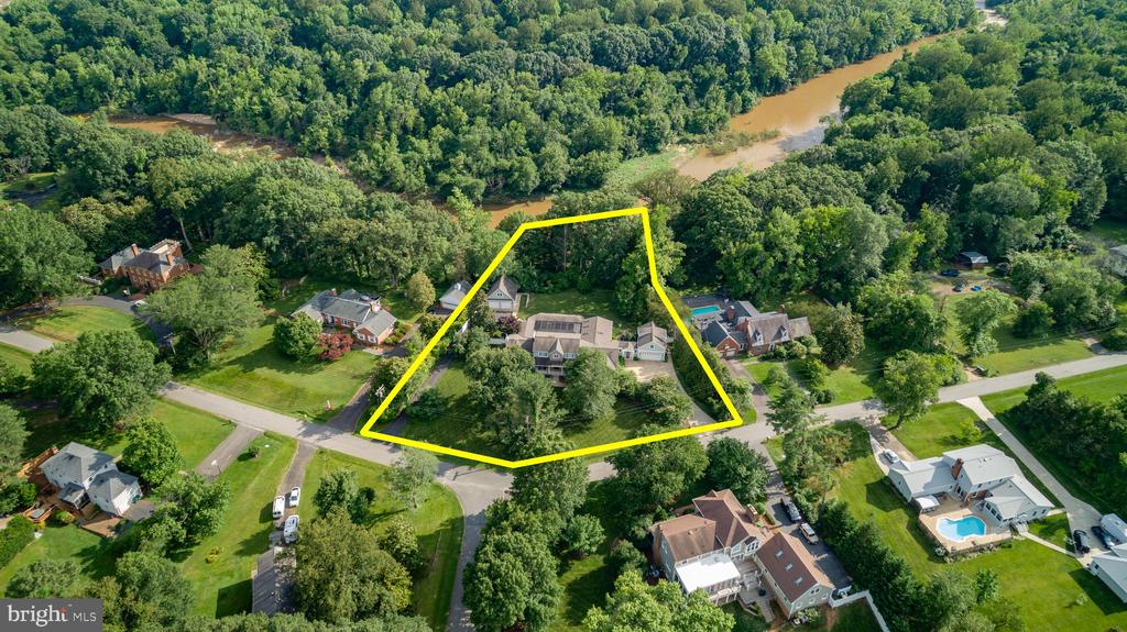 312 INGLESIDE DRIVE