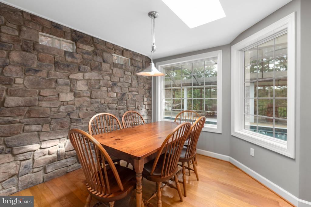 312 INGLESIDE DRIVE