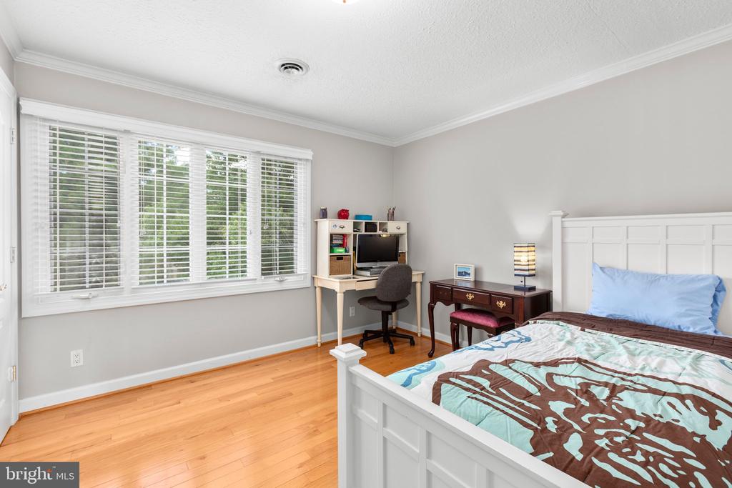 312 INGLESIDE DRIVE
