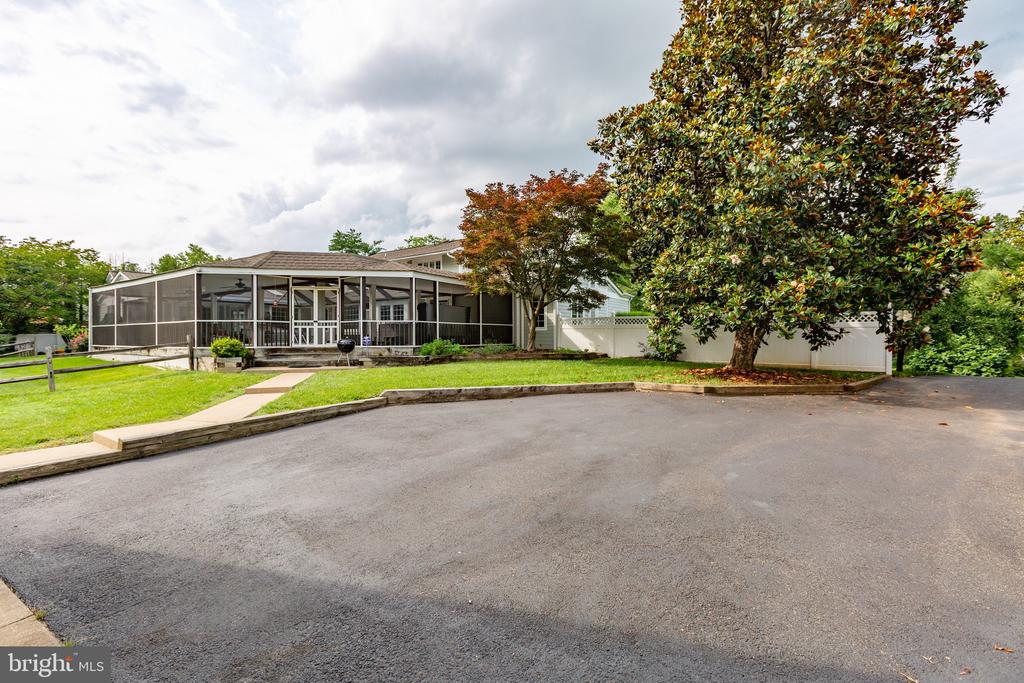 312 INGLESIDE DRIVE