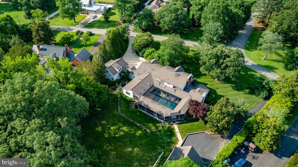 312 INGLESIDE DRIVE