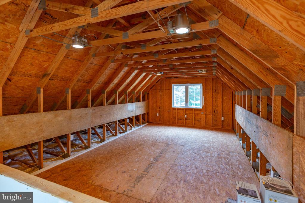 312 INGLESIDE DRIVE