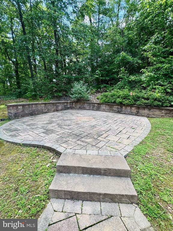 805 WINTERBERRY DRIVE