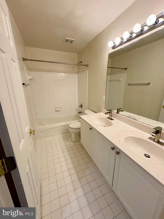 805 WINTERBERRY DRIVE