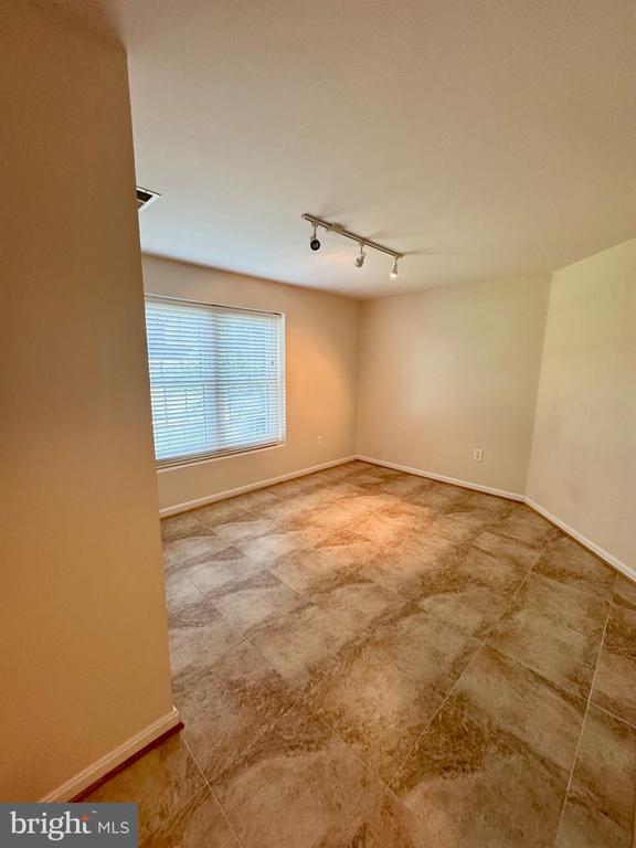 805 WINTERBERRY DRIVE