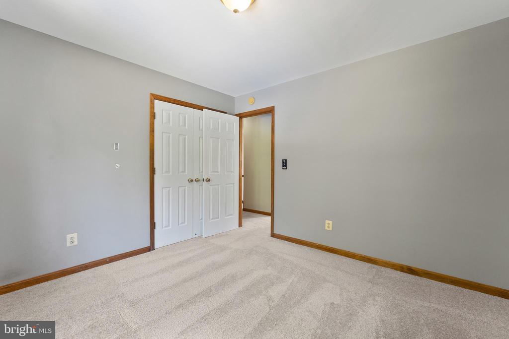 42 AMSONIA COURT