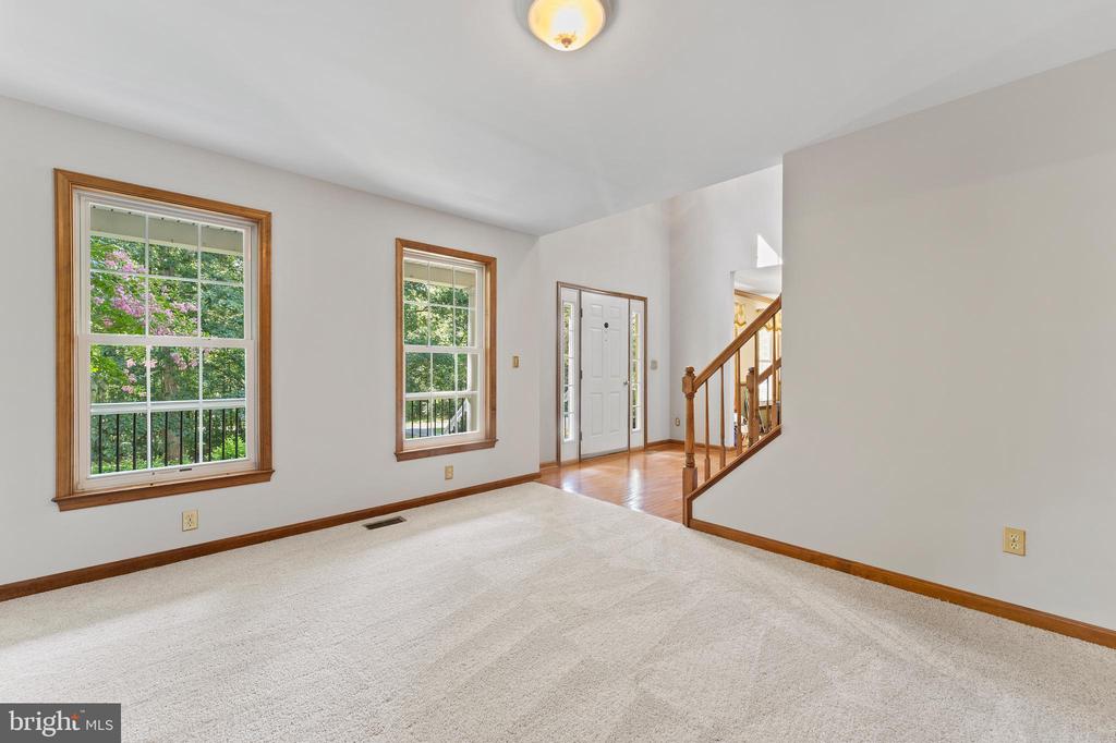 42 AMSONIA COURT