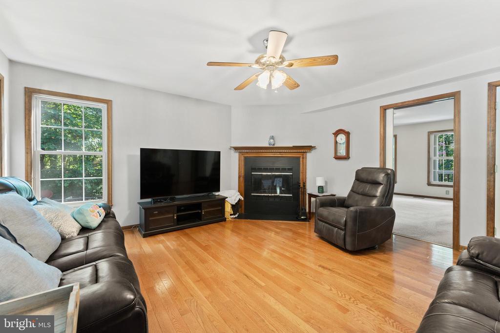42 AMSONIA COURT