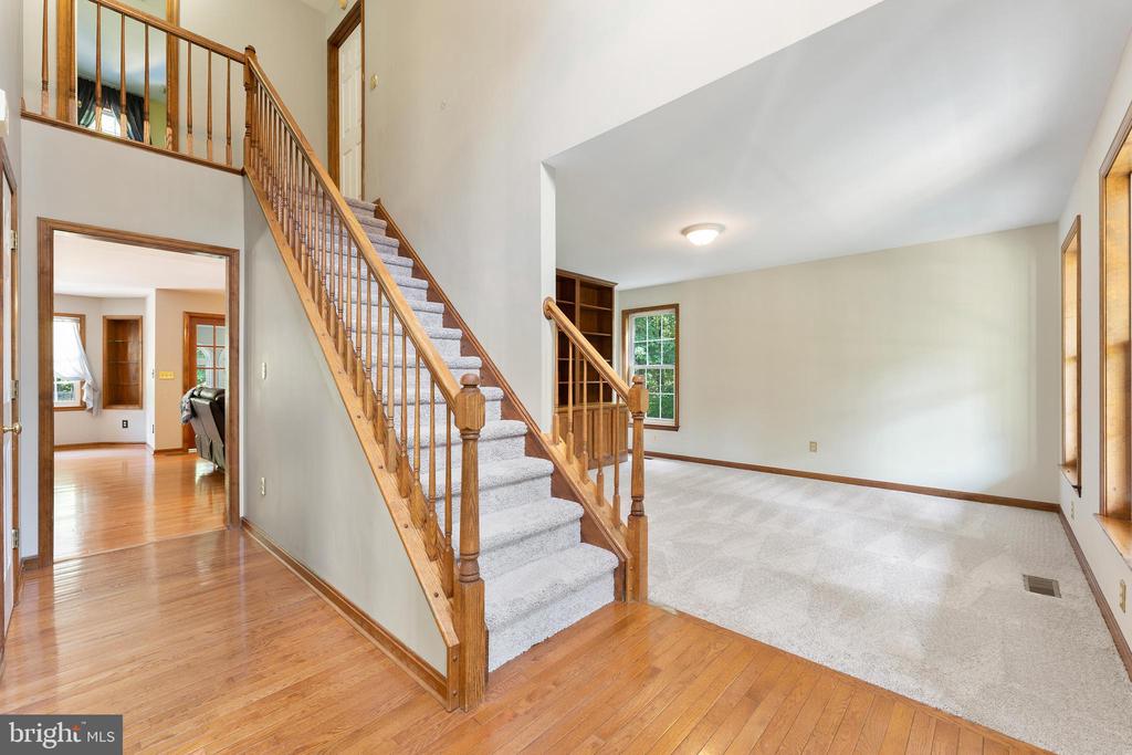42 AMSONIA COURT