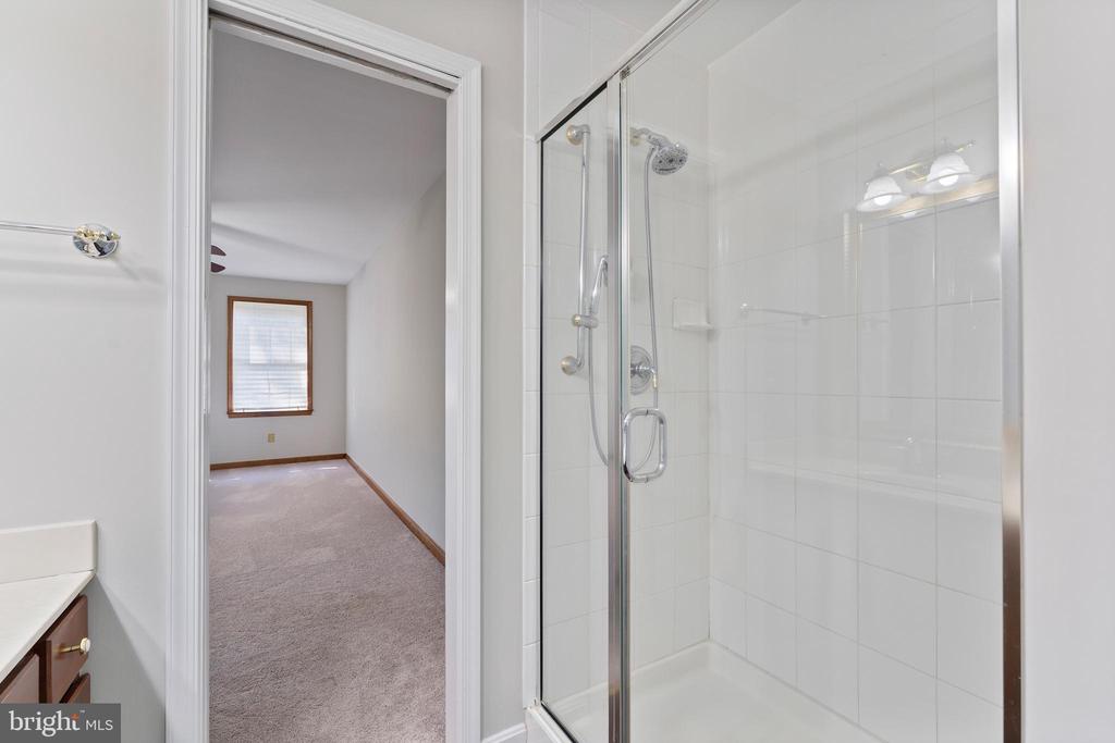 42 AMSONIA COURT