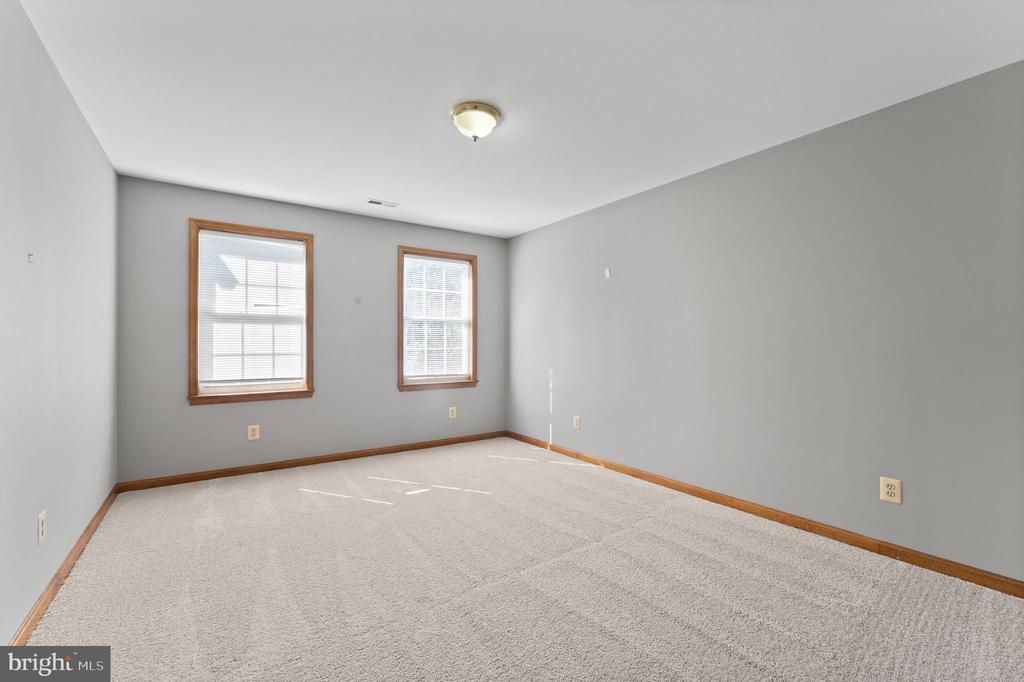 42 AMSONIA COURT