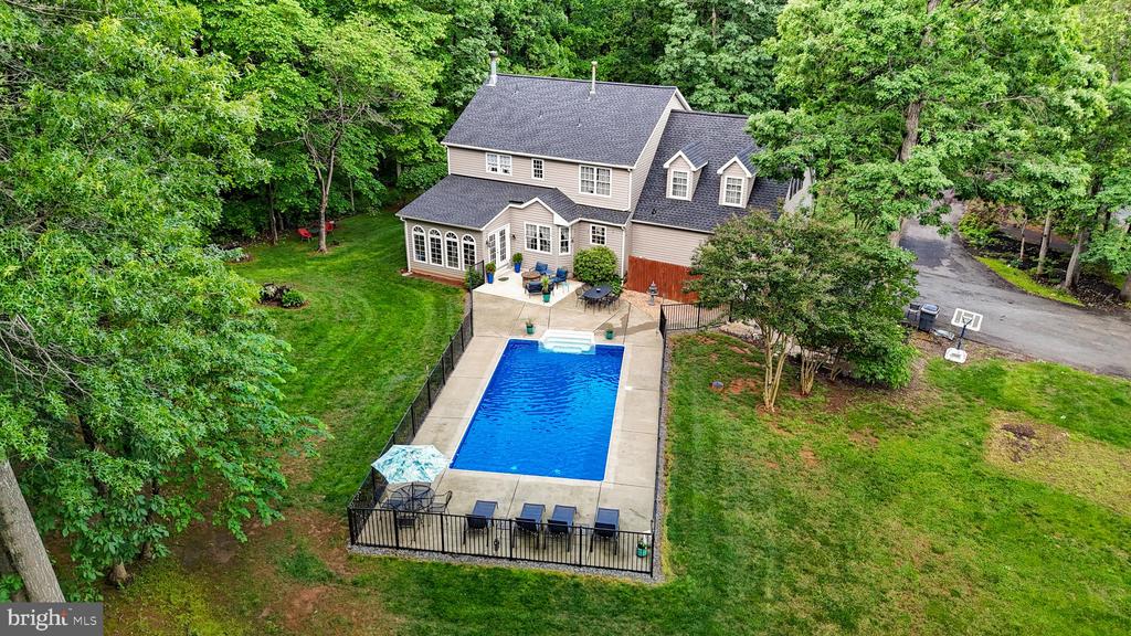 42 AMSONIA COURT