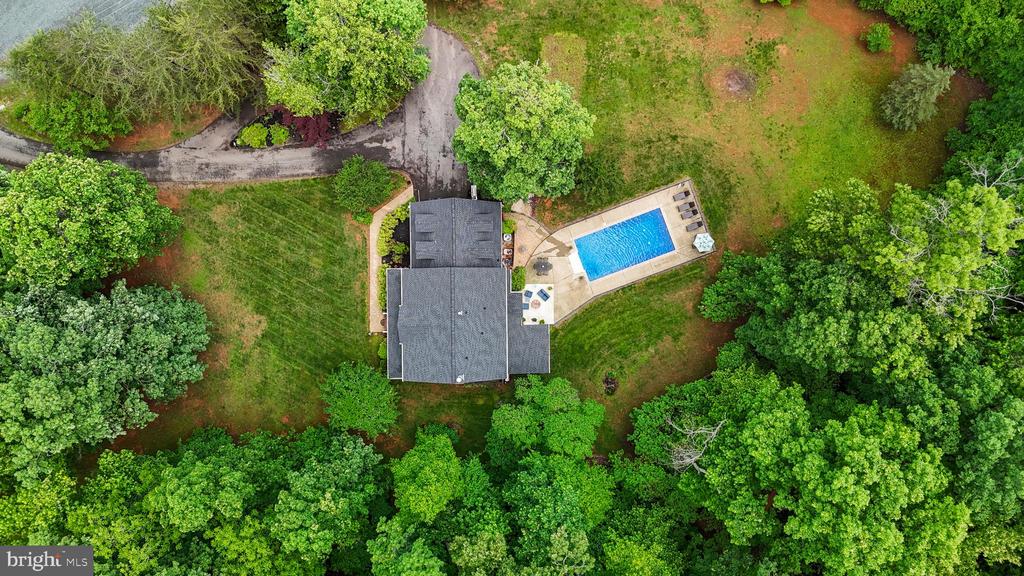 42 AMSONIA COURT