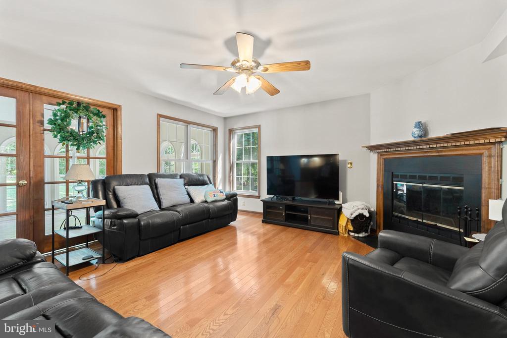 42 AMSONIA COURT