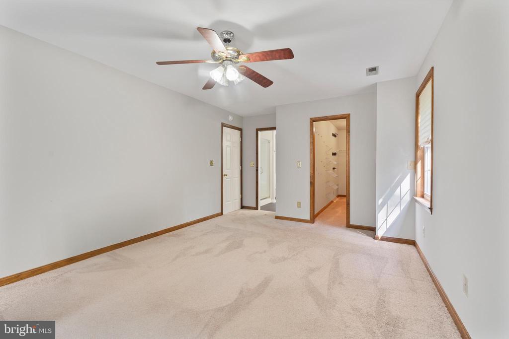 42 AMSONIA COURT