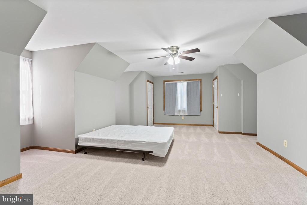 42 AMSONIA COURT
