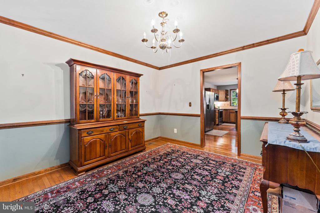42 AMSONIA COURT