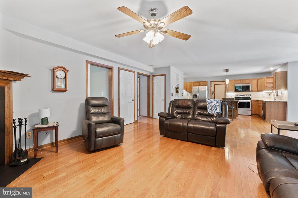 42 AMSONIA COURT