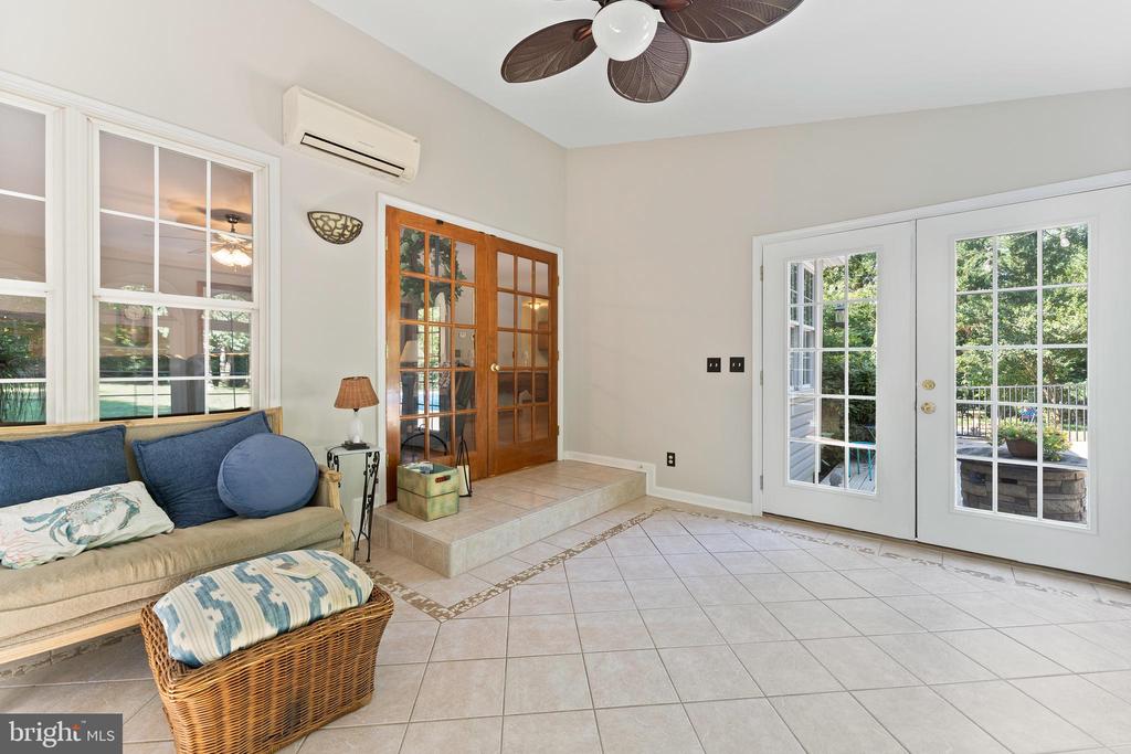 42 AMSONIA COURT