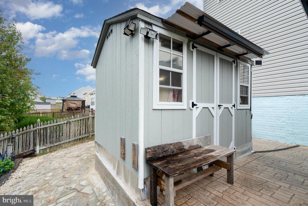 25 BAYSIDE DRIVE