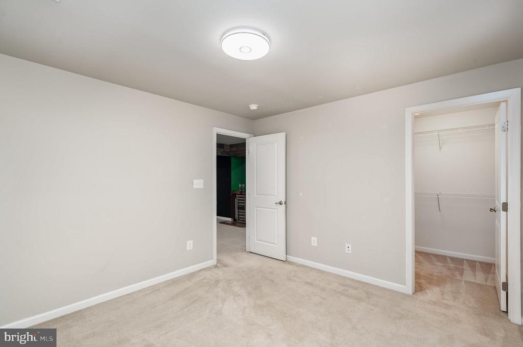 25 BAYSIDE DRIVE
