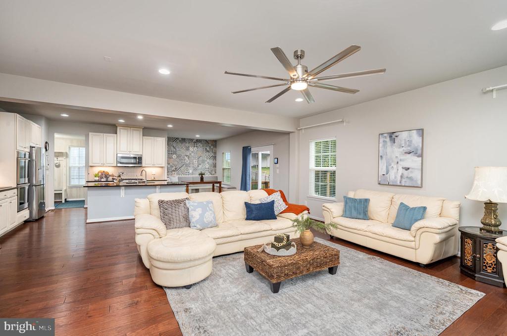 25 BAYSIDE DRIVE