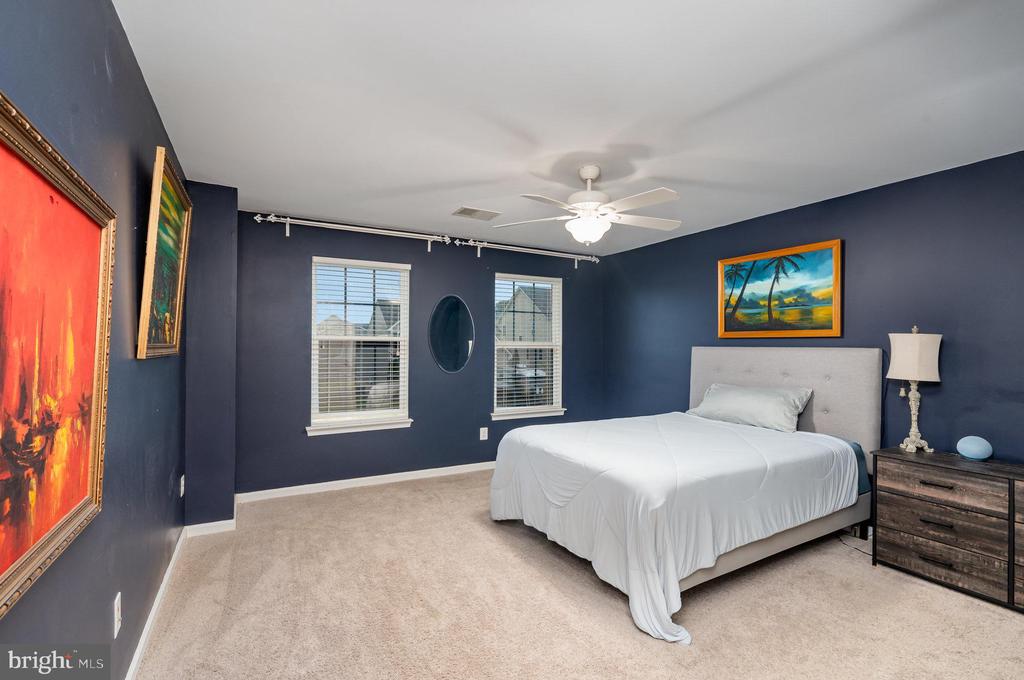 25 BAYSIDE DRIVE