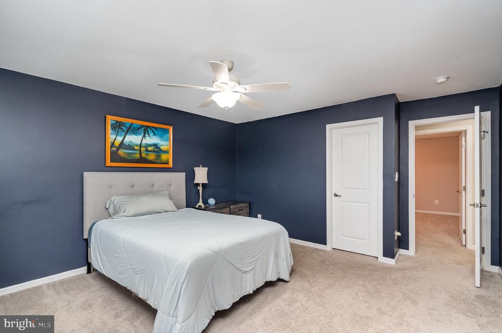 25 BAYSIDE DRIVE