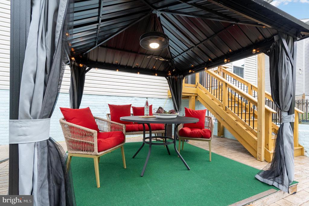 25 BAYSIDE DRIVE