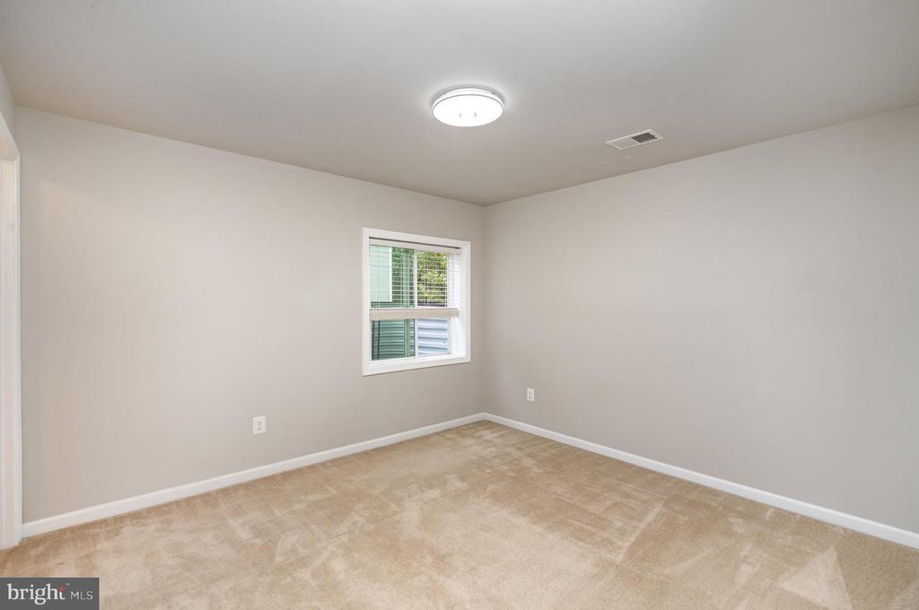 25 BAYSIDE DRIVE