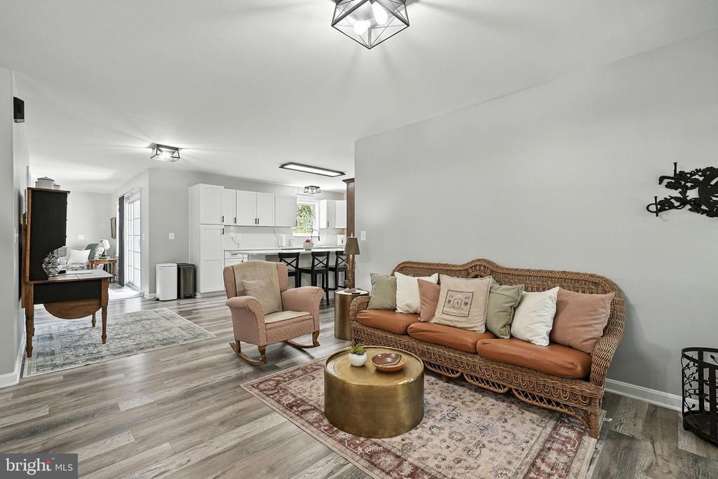 7 HOLLYWOOD AVENUE