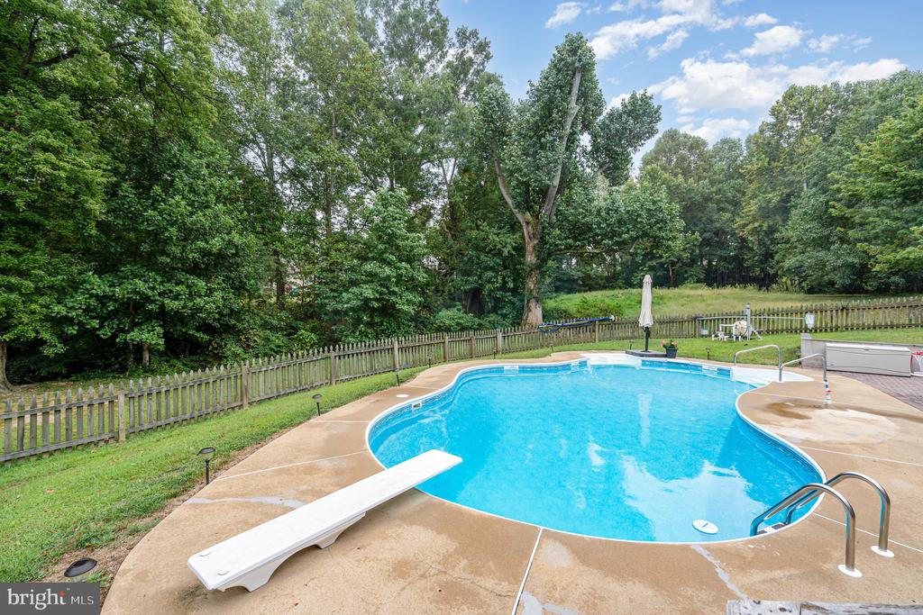14 FALLING WATER COURT
