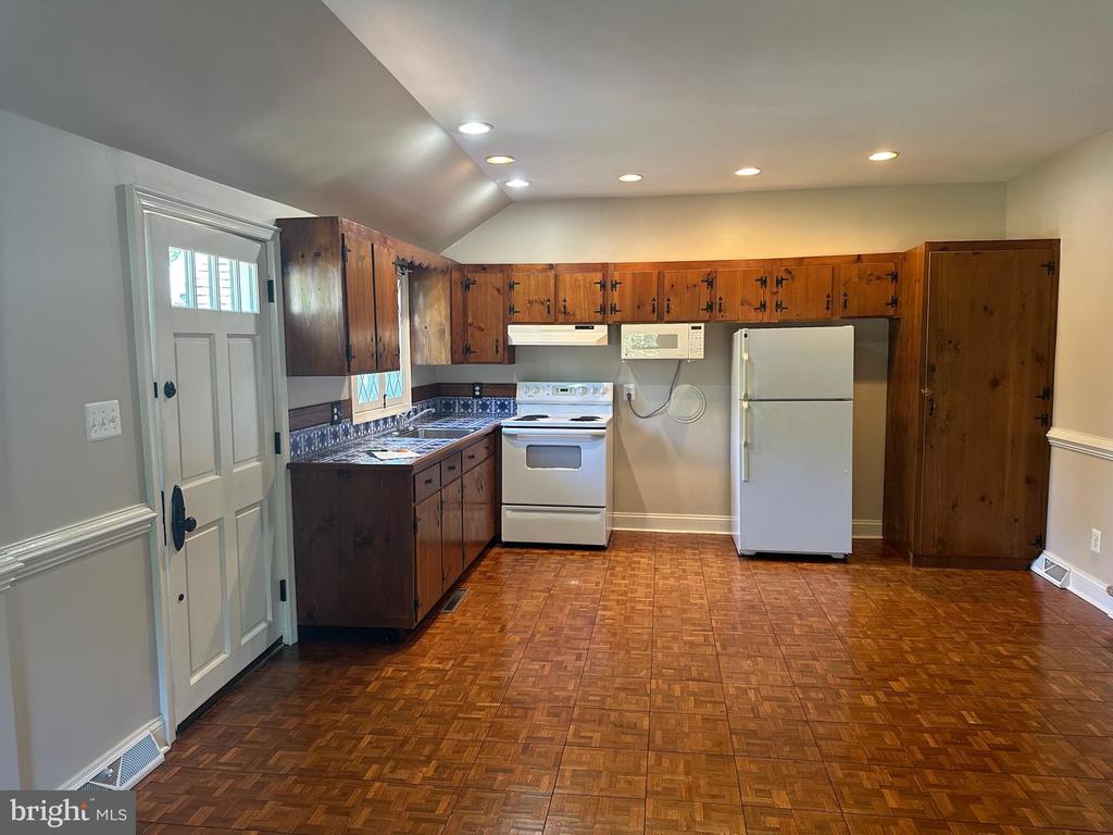 11 CHATHAM HEIGHTS ROAD
