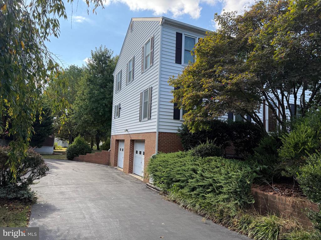 11 NORTH POINTE