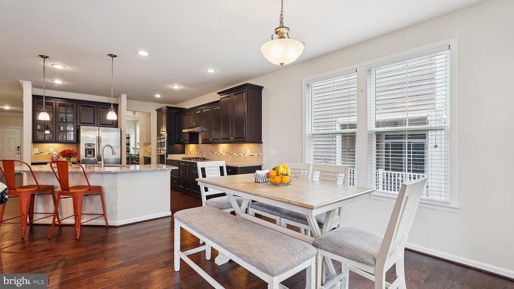 527 APRICOT STREET