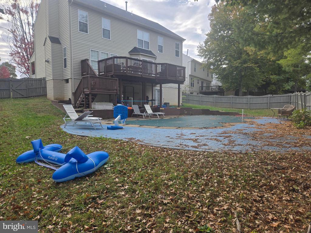 17 STONERIDGE COURT