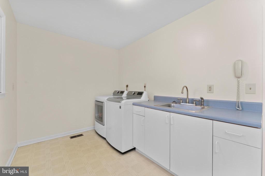 213 SLEEPY HOLLOW TRL