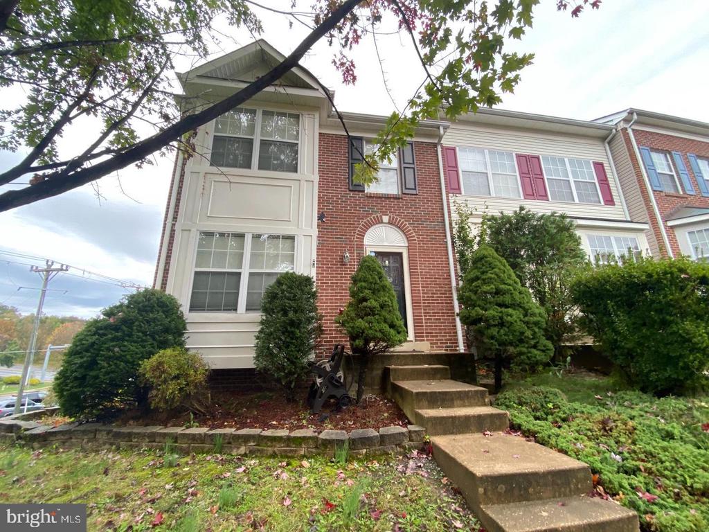 112 BENTLEY COURT