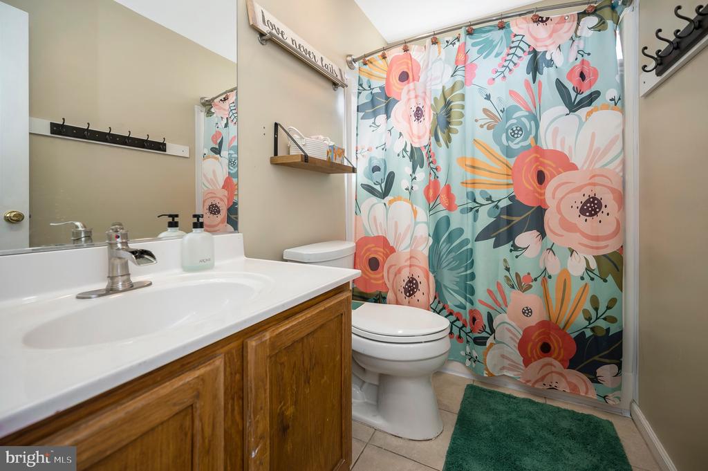8 OAK CREST COURT