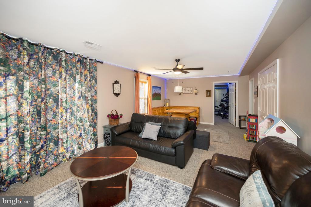 8 OAK CREST COURT