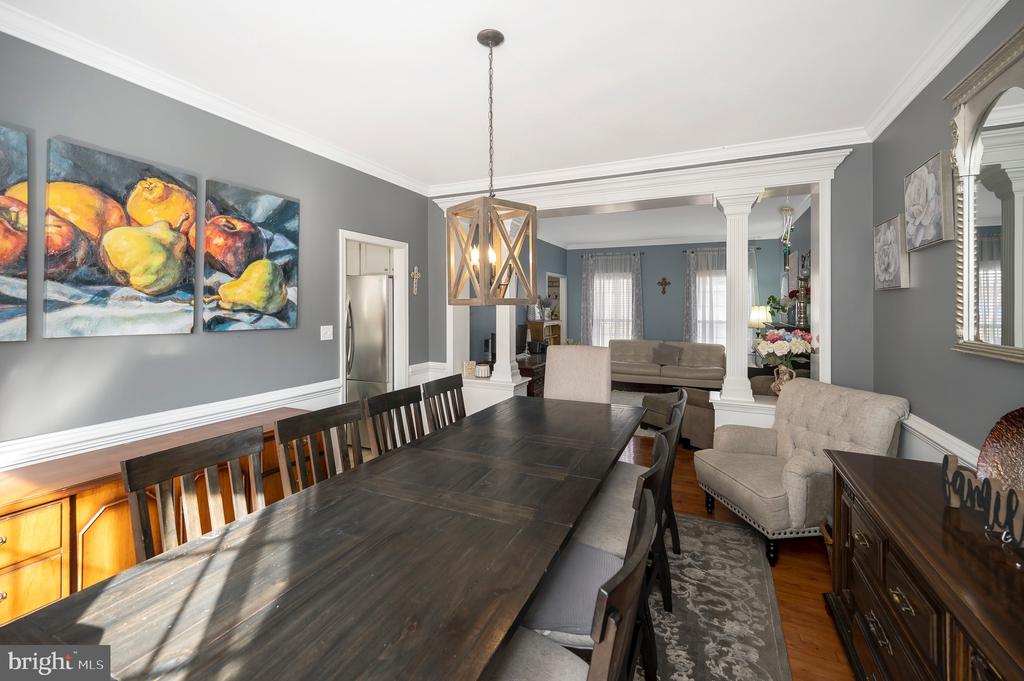 8 OAK CREST COURT