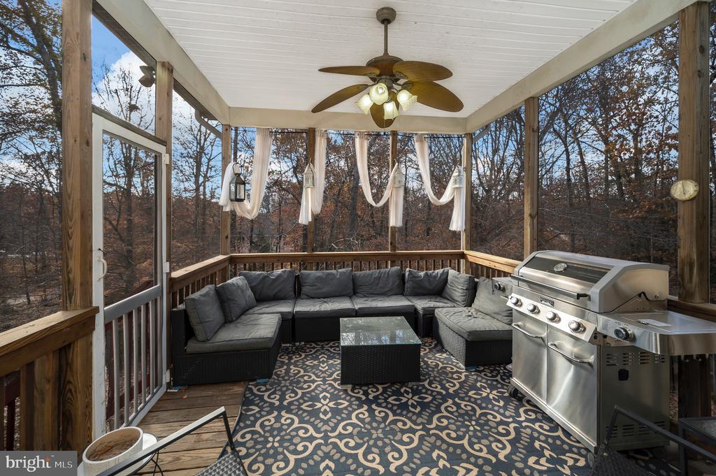 8 OAK CREST COURT