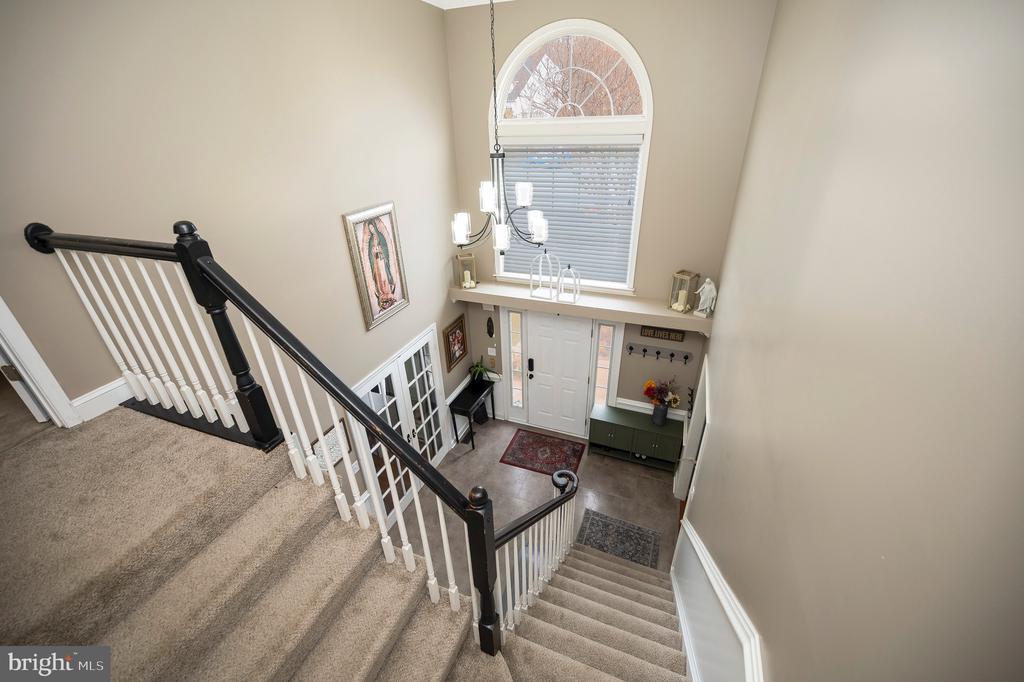 8 OAK CREST COURT