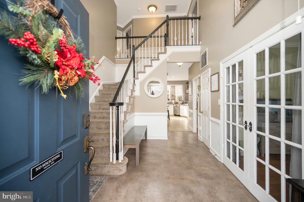 8 OAK CREST COURT
